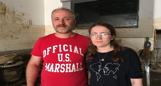 Selde mahsur kalan kardeşini havalandırma penceresinden kurtarmış