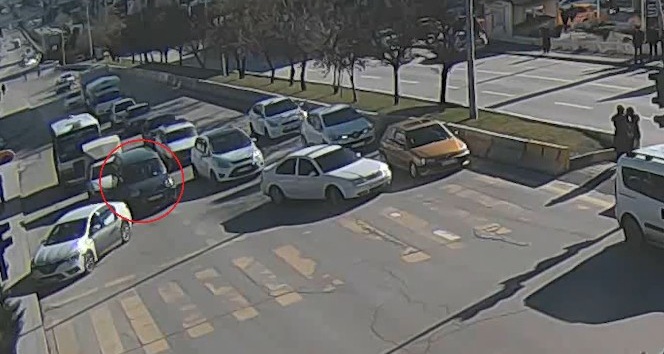 Kırıkkale’de ilginç trafik kazası kamerada