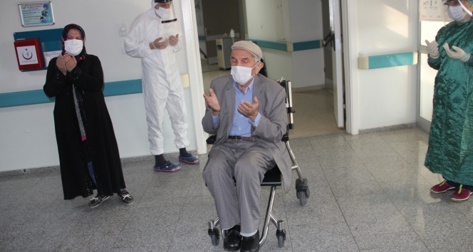 83 yaşında Koronavirüsü yendi