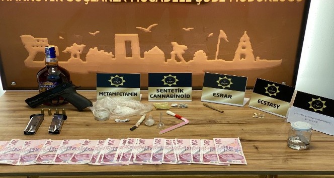 Ezine’de uyuşturucu operasyonu: 2 gözaltı