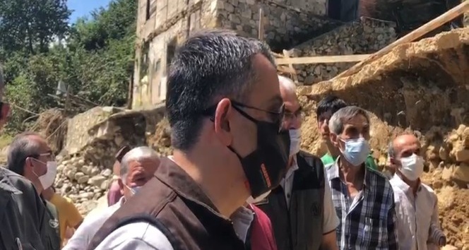 Tarım ve Orman Bakanı Bekir Pakdemirli selden zarar gören Espiye ilçesi Ericek köyünde incelemelerde bulundu