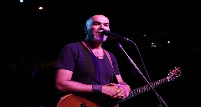 Yüksek Sadakat grubu arabalı konserde sevenlerini coşturdu