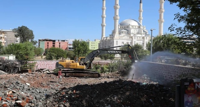 Iğdır’da bulunan tarihi polis merkezi yıkıldı
