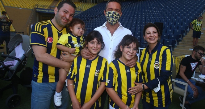 Ali Koç, Ülker Stadı'ndaki kahvaltıda taraftarlarla bir araya geldi