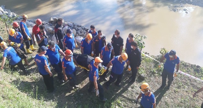 Selde kaybolan şahsın cansız bedeni 5 saat sonra sudan çıkartıldı