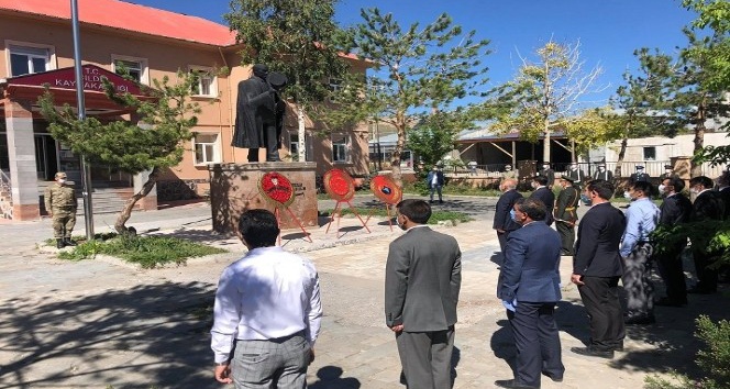 Çıldır’da 30 Ağustos Zafer Bayramı salgın tedbirleri ile kutlandı