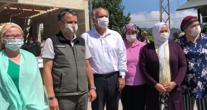 Bakan Pakdemirli Giresun’un Sayca köyünde fındık üreticileri ile buluştu