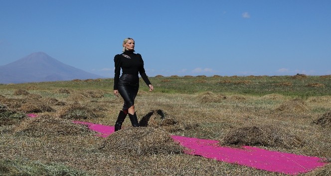 Ağrı Dağı eteğinde moda şov
