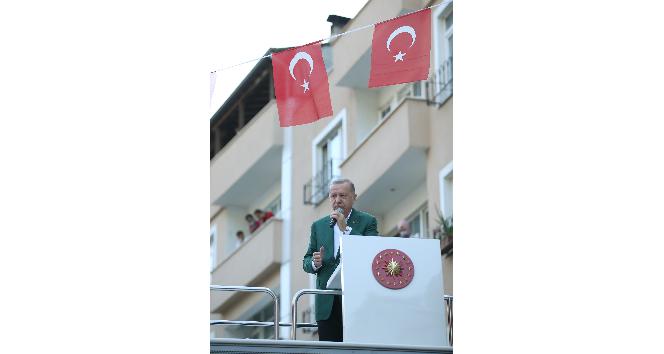 Cumhurbaşkanı Erdoğan: “Selden zarar gören tüm esnaflarımıza yapılan çalışma ile 50 bin liraya kadar olan zararları hibe olarak verilecektir”
