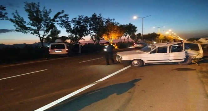 Karaman’da hafif ticari araçla otomobil çarpıştı: 6 yaralı