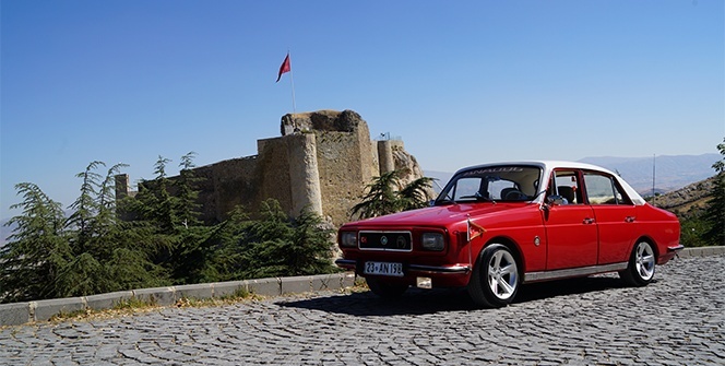 Bin TL’ye aldığı hurdadan muhteşem bir otomobil çıktı