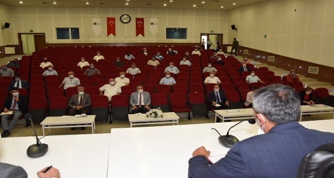 Vali Sezer, muhtarlarla bir araya geldi