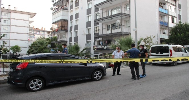 Eşini ve kuaför çalışanını vurup intihar etti