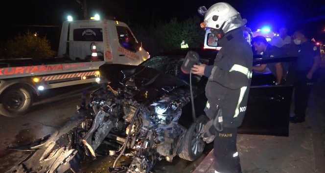 İki otomobil kafa kafaya çarpıştı: 5 yaralı