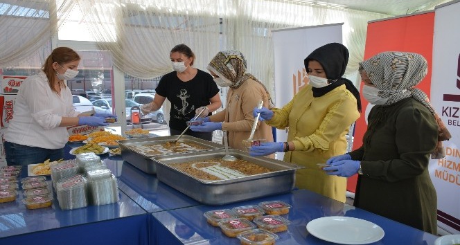 Kızıltepe’de aşure kazanları sağlık çalışanları için kaynadı