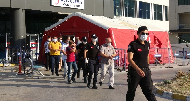 Vatandaşı haraca bağlayan çete üyeleri adliyeye sevk edildi