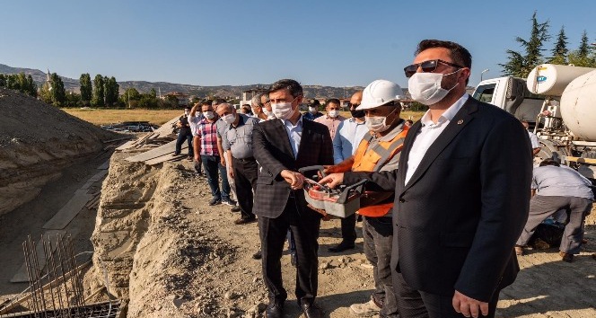 Turhal’a yarı olimpik yüzme havuzu