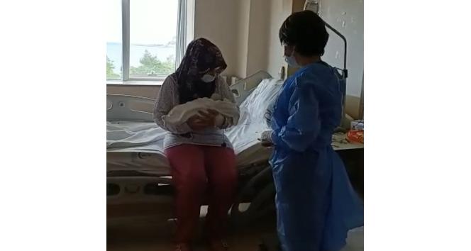 Covid-19 hastası hamile kadın tedavinin ardından bebeğine kavuştu