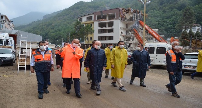Bakan Karaismailoğlu, Dereli ilçesindeki çalışmaları inceledi