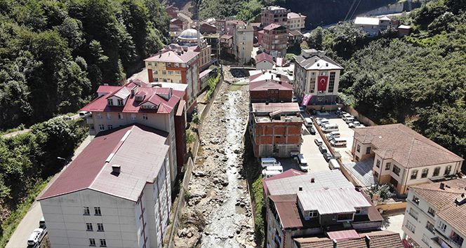 Trabzon'un Köprübaşı ilçesi şiddetli bir yağışta tıpkı Giresun'un Dereli ilçesi gibi sel riski taşıyor