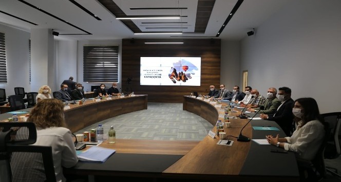 Nevşehir Valisi Becel konaklama sektörü temsilcileriyle bir araya geldi