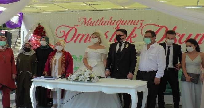 Sancaktepe’de 3 yeni açık hava mekanı evlenecek çiftlerin buluşma noktası oldu