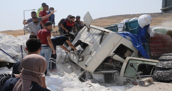 Şırnak’ta freni boşalan un yüklü tır, önündeki tıra çarptı: 3 ölü, 2 yaralı