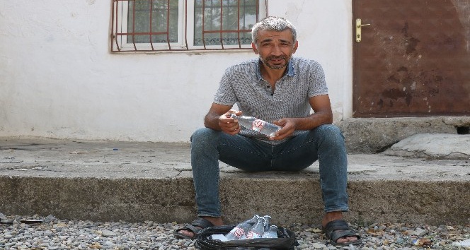 Çektirdiği balkon fotoğrafı ile yerli gazoz firmasının reklam yüzü oldu