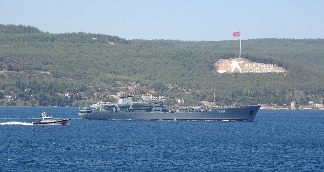 Rus savaş gemisi ‘Andreevsky’ Çanakkale Boğazı’ndan geçti