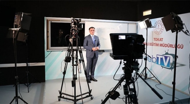 Okula TV stüdyosu kurdular