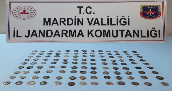 Mardin’de tarihi eser kaçakçılığı operasyonu: 117 adet gümüş sikke ele geçirildi