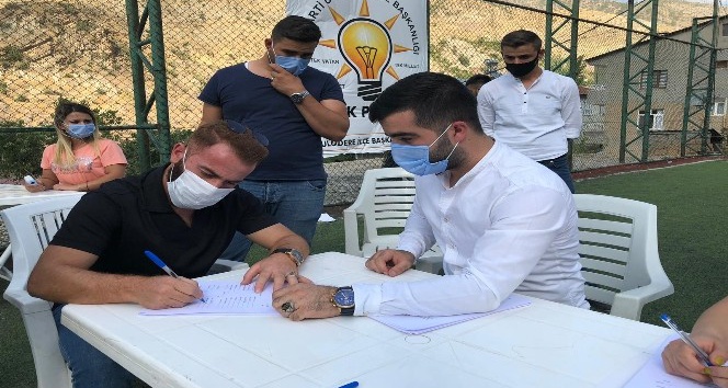 HDP’nin vaatleri boş çıktı, 11 bin nüfuslu ilçede 6 bin kişi AK Parti’ye üye oldu