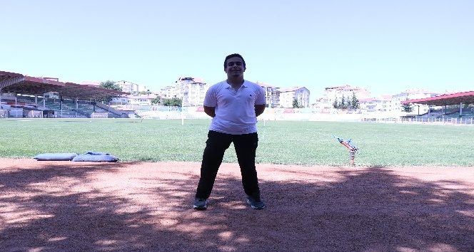 Bedensel engelini spor yaparak aştı