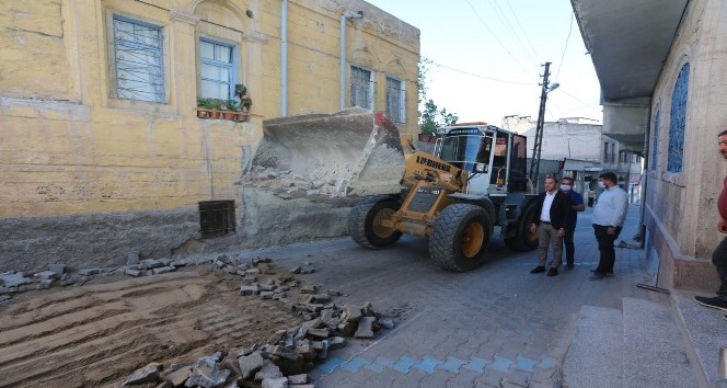 Fişekçi sokağının ardından Mutlu sokakta da alt yapı çalışmaları başladı