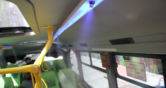 Minibüsündeki yolcuları ve kendisini Korona virüse karşı kurduğu püskürtmeli dezenfektan sistemi ile koruyacak