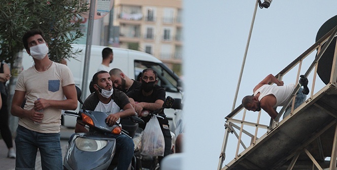 Kuledeki intihar girişimini film gibi izlediler