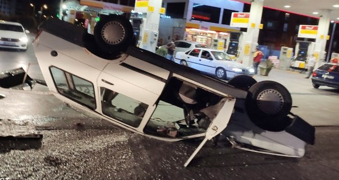 Takla atan otomobil sürücüsü yaralandı