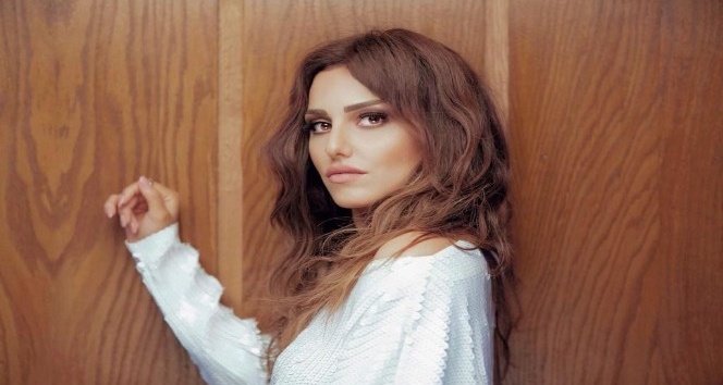 Seda Sayan’dan vokalistine destek