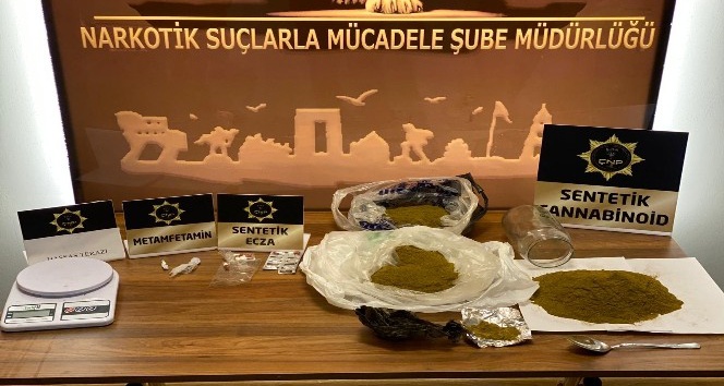 Koçbaşı ile kapıyı kırıp uyuşturucu satıcılarını  bastılar
