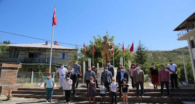 Tunceli’de şehit edilen 6 öğretmen unutulmadı