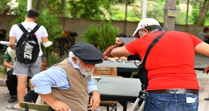 Ünlü oyuncu Halil Kumova’nın Covid-19 testi pozitif çıktı