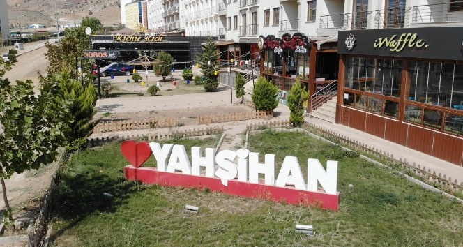 Bu ilçedeki iş yerlerinde ve konutlarda yabancı isim kullanılmayacak