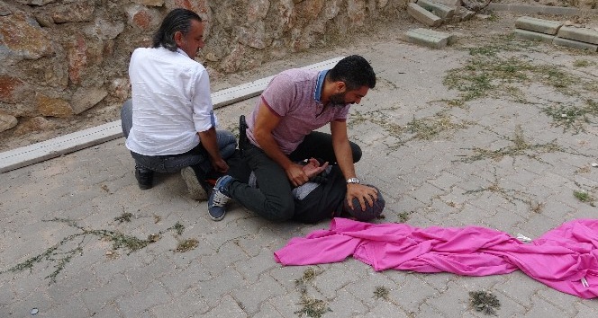 Aranan hırsızı kadının çığlıkları ele verdi