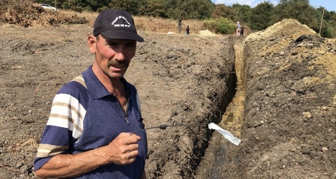 Bakır çubukla su kaynaklarını buluyor