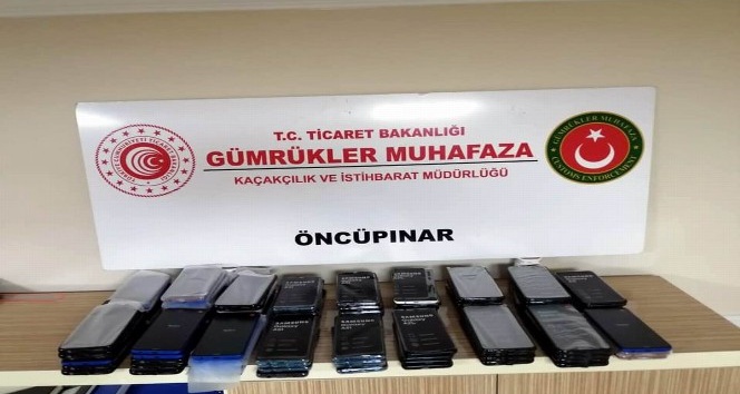 Sınırda 118 adet kaçak cep telefonu yakalandı