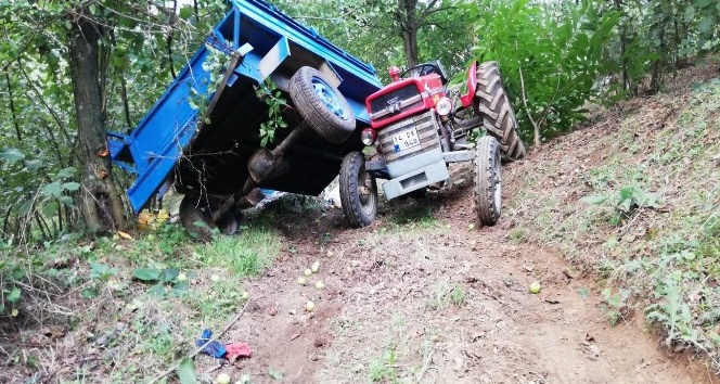 Düzce’de tarım işçilerini taşıyan traktör devrildi: 4 yaralı