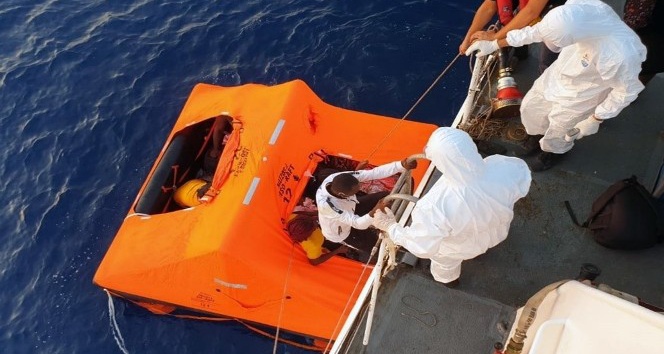 Yunan Sahil Güvenliği 42 düzensiz göçmeni ölüme terk etti