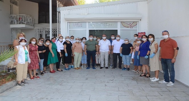 Kuşadası Belediyesi emek atölyesinin ürettiği maske sayısı 1 milyonu aştı