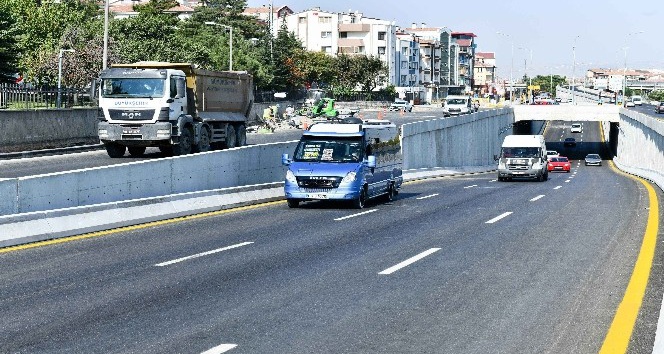 Mansur Yavaş sözünü tuttu: Türk Kızılayı Caddesi’ndeki köprülü kavşak trafiğe açıldı