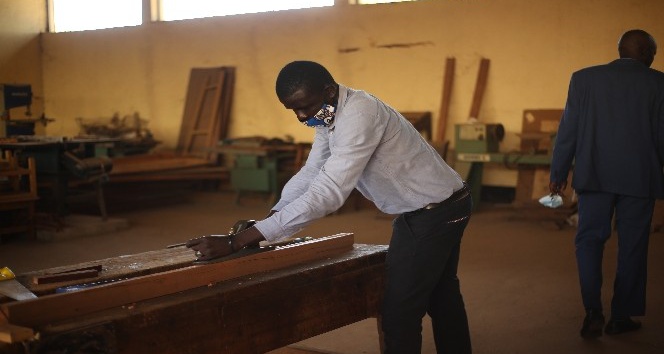 TİKA’dan Güney Sudan’da marangozluk atölyesine destek